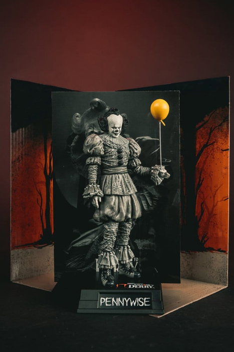 McFarlane Toys Movie Maniacs Figura Pennywise (Black & White)