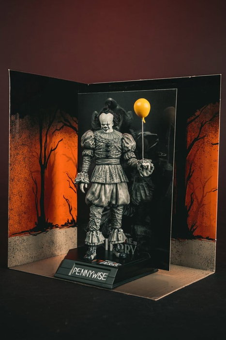 McFarlane Toys Movie Maniacs Figura Pennywise (Black & White)
