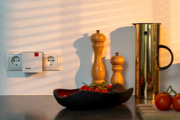 Fritz! Mesh Set 1600 3-Pack (Sistema de malla Wi-Fi 6, 3000 Mbps, Doble banda 2.4/5 GHz, Rojo/Blanco, Interno)