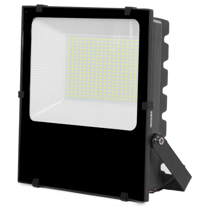 Lumileds Foco Proyector LED para Exterior 150W, 24000 Lúmenes, 6000K, IP65, Regulable TRIAC, 100,000 Horas de Vida, Alcance 40-45m Lumileds Foco Proyector LED para Exterior 150W, 24000 Lúmenes, 6000K, IP65, Regulable TRIAC, 100,000 Horas de Vida, Alcance 40-45m