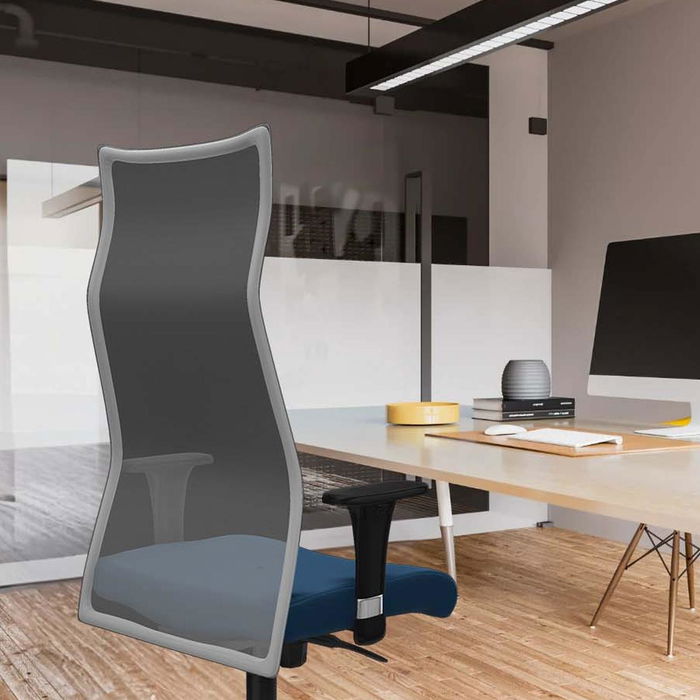 Sillón Albacete con mecanismo Sincro tapizada con Similpiel color Azul y malla color Negro. Equipado con Base nailon negra, Brazos 1D y Ruedas 65mm nailon Sillón Albacete con mecanismo Sincro tapizada con Similpiel color Azul y malla color Negro. Equipado con Base nailon negra, Brazos 1D y Ruedas 65mm nailon