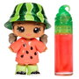 MGA Yummiland Lipgloss Maya Watermelon 120780 - Muñeca y Kit para Crear Labial con Olor y Purpurina
