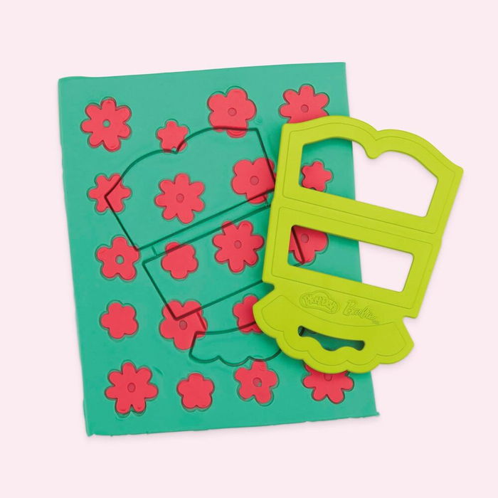 Hasbro Barbie Play-Doh Rosas y Cerquillos Set de Manualidades para Crear Ropa y Peinados, Edad +5 Años