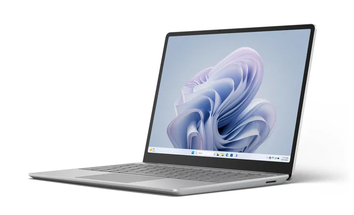 Microsoft Surface Laptop Go 3 Portátil 12.4" táctil Intel Core i5-1235U 16GB RAM 512GB SSD Windows 11 Pro Color Platino