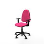 Silla de oficina Algarra con mecanismo Contacto permanente básico tapizada con Similpiel color Rosa. Equipada con Base poliamida negra, Brazos 1D y Ruedas de parqué