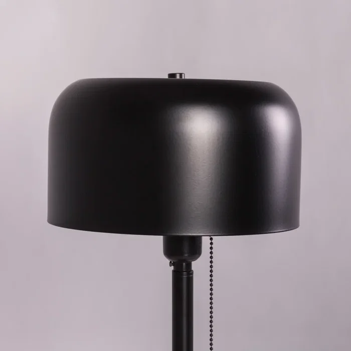 Lámpara de Mesa Messina SKD-T1010, diseño en acero con interruptor de tirador para bombilla LED E27, ideal para salón o dormitorio Lámpara de Mesa Messina SKD-T1010, diseño en acero con interruptor de tirador para bombilla LED E27, ideal para salón o dormitorio