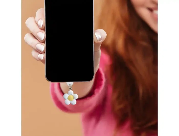 Wondee Charm Funny Protegepuertos Móvil con Colgante Floral Blanco para Tipo-C - Protección Contra Polvo y Decoración para Smartphone