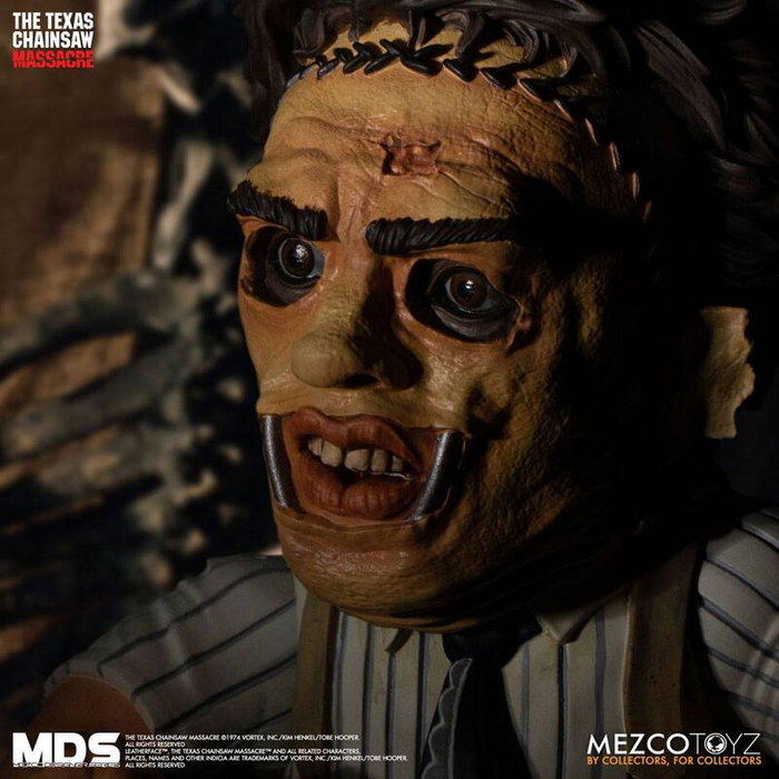 MEZCO TOYZ Figura Leatherface La Matanza de Texas 15cm Articulada con Accesorios
