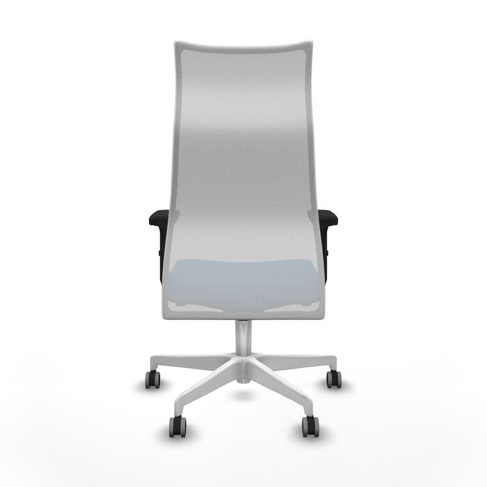 Sillón Albacete con mecanismo Sincro tapizada con Similpiel color Azul claro y malla color Blanco. Equipado con Base poliamida blanca, Brazos 2D y Ruedas 65 mm parqué