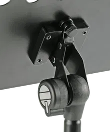 Quiklok Soporte Atril Orquesta Metal Large (Perforado) Con Funda, Altura Ajustable, Acero, Plegable 750-1290 mm