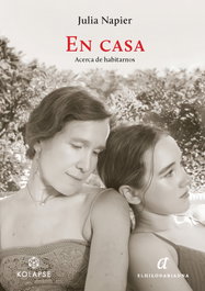 En casa, Julia Napier - EL HILO DE ARIADNA