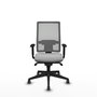 Silla de oficina Horna con mecanismo Sincro tapizada con Tela color Gris claro y malla color Gris. Equipada con lumbar 1D, Brazos 1D y Ruedas 65 mm parqué