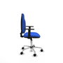Silla de oficina Algarra con mecanismo Contacto permanente básico tapizada con Tela color Azul. Equipada con Base cromada, Brazos 1D y Ruedas de nailon 50 mm