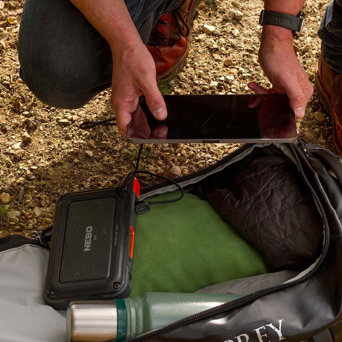 Nebo Rambler 100 Estación de Carga Portátil 94.9Wh con Puertos USB, Inalámbricos y CA, Carga Solar, Reflector LED y Cable USB-C, para Portátil, Smartphone, Drone y Camping