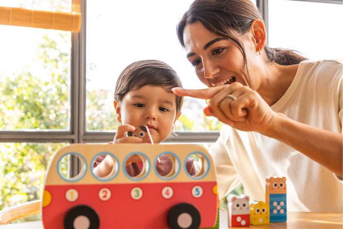 Goula Juego Educativo 1 to 5 Bus de Madera con 5 Animales para Colocar - Juguete para Niños +18 Meses