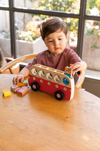 Goula Juego Educativo 1 to 5 Bus de Madera con 5 Animales para Colocar - Juguete para Niños +18 Meses