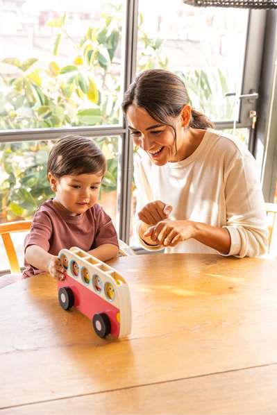 Goula Juego Educativo 1 to 5 Bus de Madera con 5 Animales para Colocar - Juguete para Niños +18 Meses