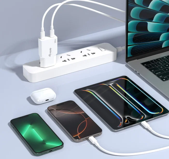 EQUIP Cargador GaN Slim 30W con 2 Puertos USB-C
