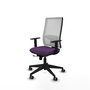 Silla de oficina Horna con mecanismo Sincro/Traslack tapizada con Tela color Morado y malla color Blanco. Equipada con lumbar 1D, Brazos 1D y Ruedas 65 mm parqué