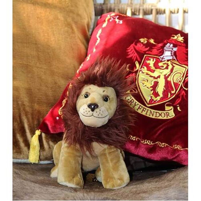 The Noble Collection Peluche Godric Gryffindor de Harry Potter con Cojín, Escudo Bordado, 20 cm