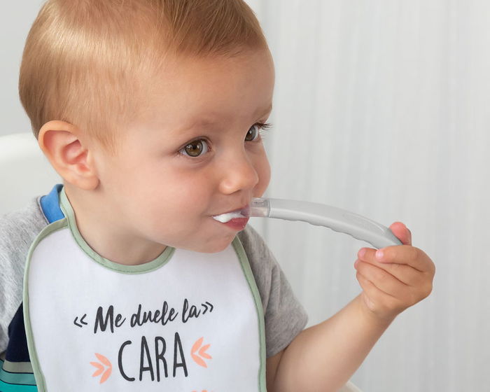 KioKids Cuchara Silicona Gris Step 2 +4 Meses, Apto Lavavajillas