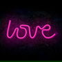 Forever Letrero Neon LED LOVE Pink para Decoración - Lámpara Rosa, Funciona con USB y Pilas, Cable 2m, Base con Interruptor