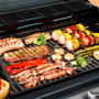 Black+Decker BXOG7200E Barbacoa de Gas con 2 Quemadores, Encendido Automático, Tapa con Termómetro, Parrilla de Hierro Fundido y Compartimento para Cilindro, 116 x 58 x 118,5 cm