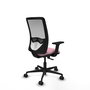 Silla de oficina Zulema con mecanismo Sincro tapizada con Tela color Rosa y malla color Blanco. Equipada con lumbar 1D, Brazos 2D y Ruedas 65mm nailon