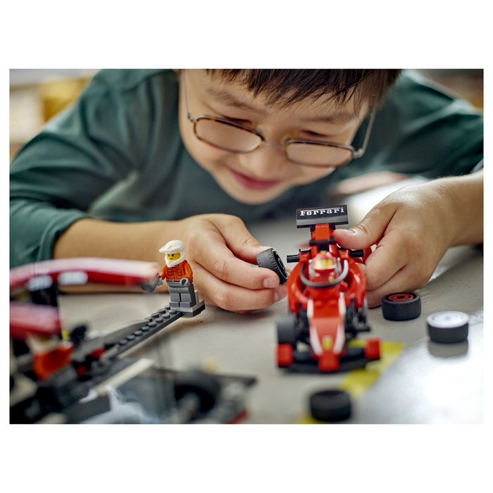 LEGO City Parada en boxes de F1 con coche Ferrari 60443