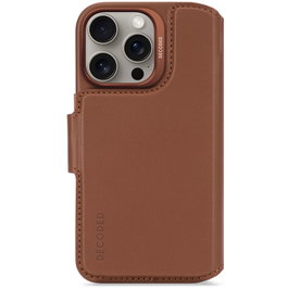 Decoded Leather Detachable Wallet para iPhone 16 Pro, Marrón