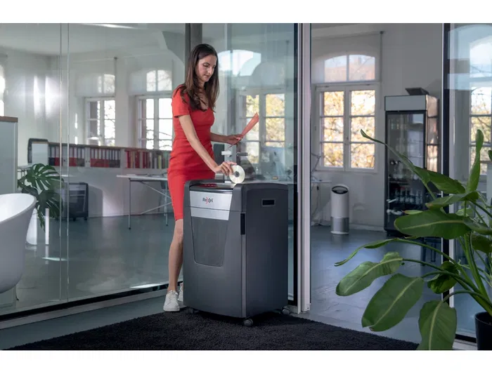 Rexel Destructora de Papel Momentum Extra XP422+ (22 Hojas, Corte Cruzado P-4) Negro-Plata