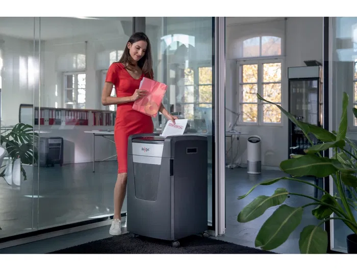 Rexel Destructora de Papel Momentum Extra XP422+ (22 Hojas, Corte Cruzado P-4) Negro-Plata