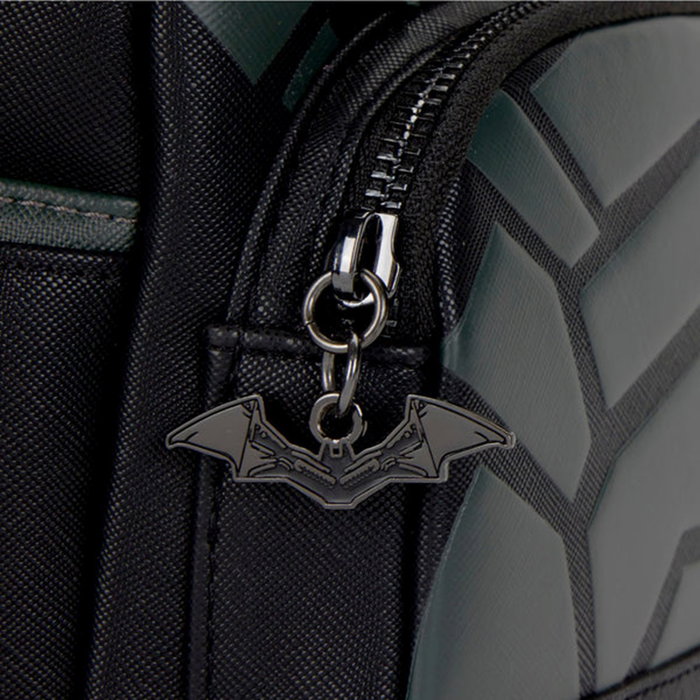 Loungefly Mochila The Batman DC Comics Cosplay 22,5x26,25x11,25cm