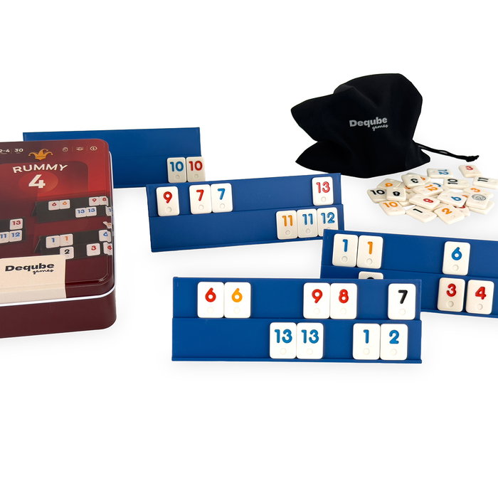 DEQUBE Rummy D00344 Juego de Mesa de Viaje para 4 Jugadores en Caja Metálica - Edad +8 - Idiomas: Español, Inglés, Portugués