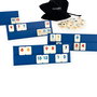 DEQUBE Rummy D00344 Juego de Mesa de Viaje para 4 Jugadores en Caja Metálica - Edad +8 - Idiomas: Español, Inglés, Portugués