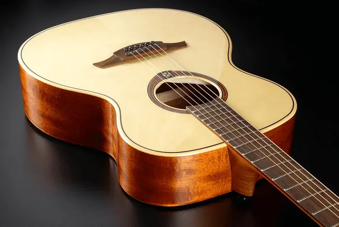 LAG Tramontane 88 Guitarra Acústica Auditorium Tapa Abeto Engelmann Macizo Barniz Brillante Natural LAG Tramontane 88 Guitarra Acústica Auditorium Tapa Abeto Engelmann Macizo Barniz Brillante Natural