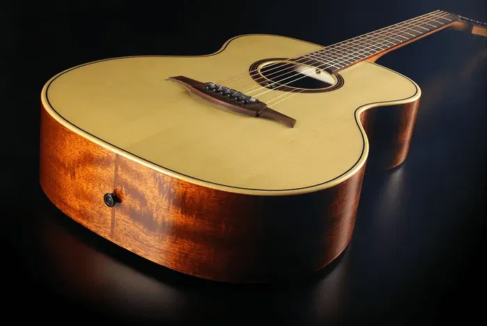 LAG Tramontane 88 Guitarra Acústica Auditorium Tapa Abeto Engelmann Macizo Barniz Brillante Natural LAG Tramontane 88 Guitarra Acústica Auditorium Tapa Abeto Engelmann Macizo Barniz Brillante Natural