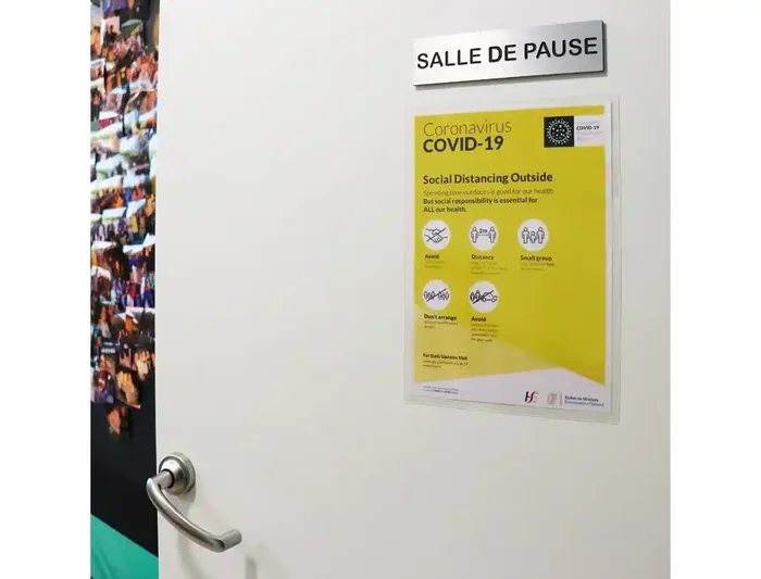 Djois Bolsa de plastificar manual en frío Din A4 300 mc con dorso adhesivo - Pack 10 unidades