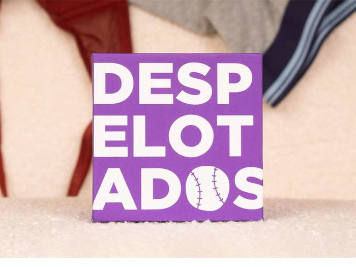 Hello Fun Juego Despelotados - Juego para Reuniones de Diversión y Picardía - 6.5x6.5x6.5 cm