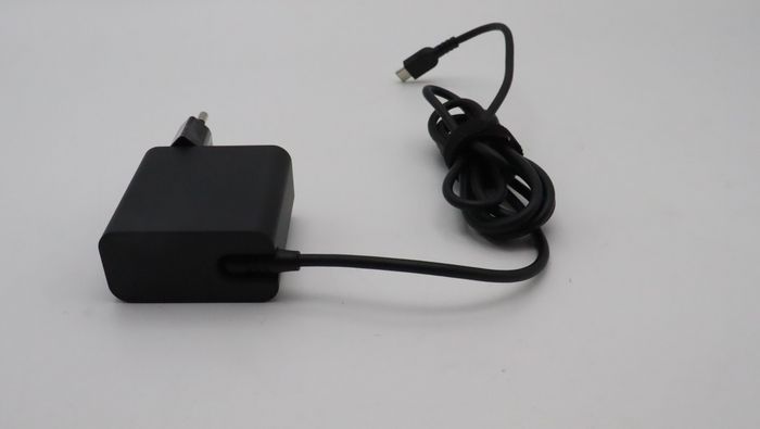 Lenovo Adaptador de Corriente 65W con Puertos Duales y Voltajes Ajustables 20V/15V/9V/5V para Carga Simultánea