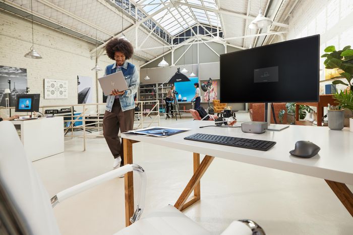 HP 727pm Monitor de Conferencia 4K de 27 Pulgadas Series 7 Pro