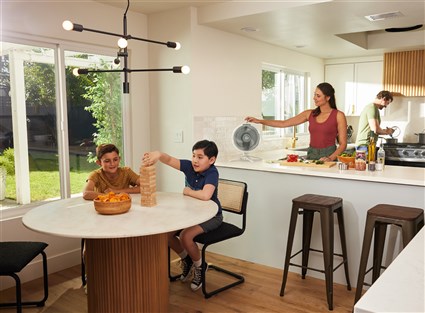 Shark FlexBreeze FA220EU - Ventilador de Piso y Mesa, Blanco, 5 Velocidades, 1600 m³/h, Oscilación 180°, Temporizador, Batería Recargable