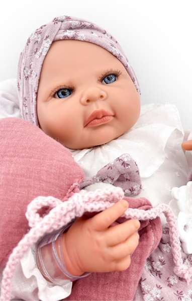 Berjuan Muñeca Reborn 18500-24 Vestido Camisa Blanca, Corazón Mecanismo Besitos, Almohada Rosa Maquillaje, 50 cm Berjuan Muñeca Reborn 18500-24 Vestido Camisa Blanca, Corazón Mecanismo Besitos, Almohada Rosa Maquillaje, 50 cm