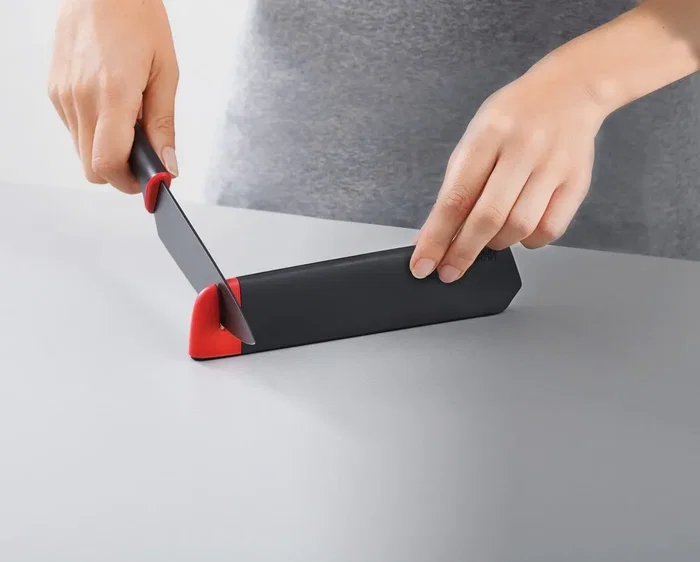 Joseph Joseph Slice&Sharpen Set de 2 Cuchillos con Fundas Afiladoras Black / Red Joseph Joseph Slice&Sharpen Set de 2 Cuchillos con Fundas Afiladoras Black / Red