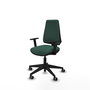 Silla de oficina Elche con mecanismo Contacto permanente básico tapizada con Tela color Verde botella. Equipada con Base piramidal negra, Brazos 1D y Ruedas 65 mm parqué