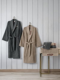 Mijölnir Juego de Baño Familiar 100% Algodón Bordado Lujo Bata Mujer M/L Bata Hombre L/XL 2 Toallas 50x90cm 2 Toallas 90x150cm Beige Anthracite