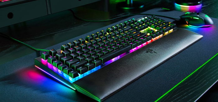 Razer BlackWidow V4 Teclado Mecánico Gaming, RZ03-04690100-R3M1, Negro
