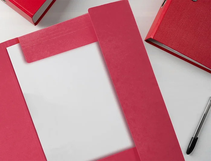 Liderpapel Carpeta de tres solapas con gomas, cartón prespán, A3, Rojo Liderpapel Carpeta de tres solapas con gomas, cartón prespán, A3, Rojo