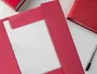 Liderpapel Carpeta de tres solapas con gomas, cartón prespán, A3, Rojo