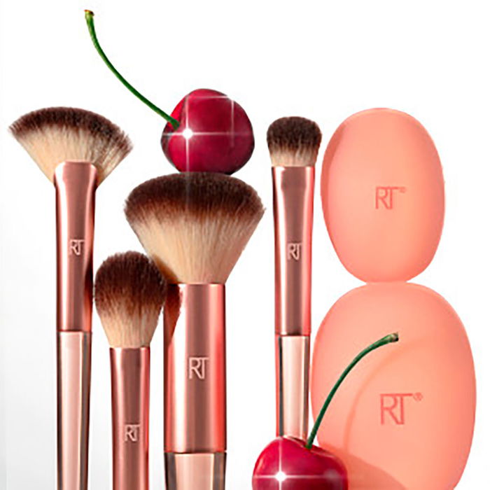 Real Techniques A BRIGHTER HUE Set de 4+2 Brochas de Maquillaje y Estuches para Base, Corrector, Polvos e Iluminador, Contenido 6 pz Real Techniques A BRIGHTER HUE Set de 4+2 Brochas de Maquillaje y Estuches para Base, Corrector, Polvos e Iluminador, Contenido 6 pz